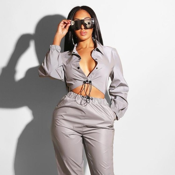 SOLD🌸🌸🌸Reflective cropped hoodie ser - Picture 3 of 3